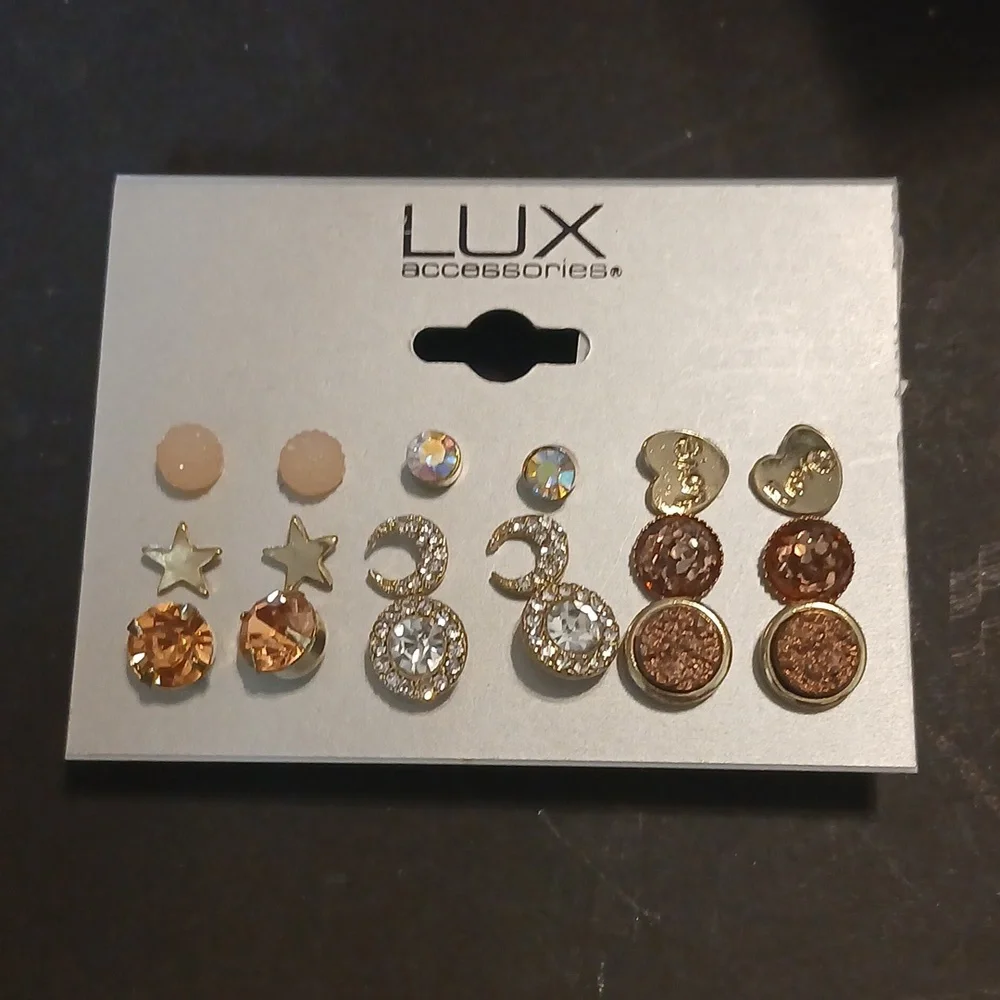 Lux accessories multi stud earring set - Picture 1 of 7